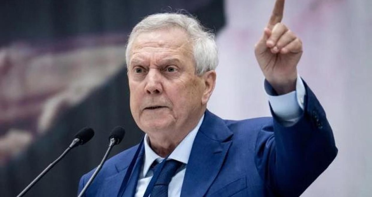 Fenerbahçe Başkanı Aziz Yıldırım, Beşiktaş derbisi sonrası futbolcularla toplandı