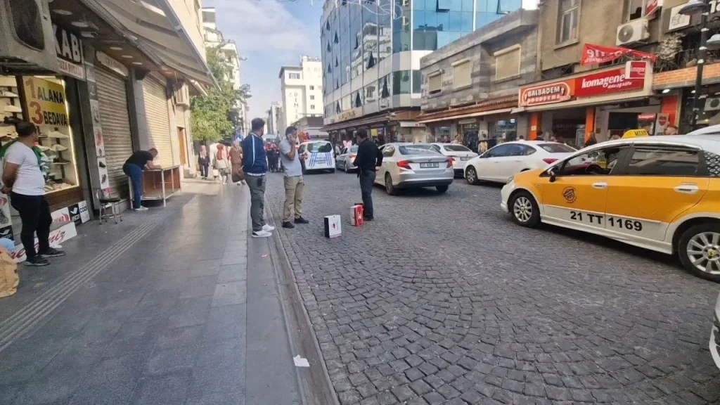 Diyarbakır'da sokak ortasında dehşet: Güpegündüz silahlı saldırı! - Sözcü Gazetesi