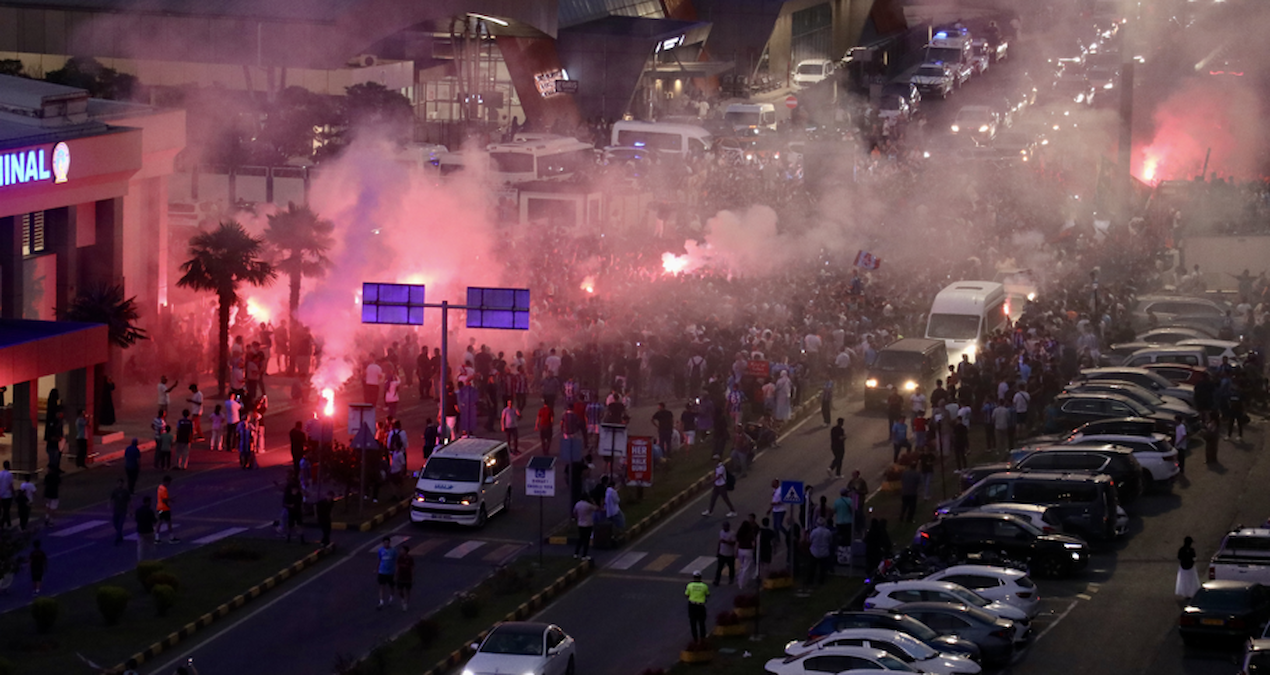 Trabzonspor'un tarihinin en yüksek kombine satışına ulaştığını belirten açıklama görseli