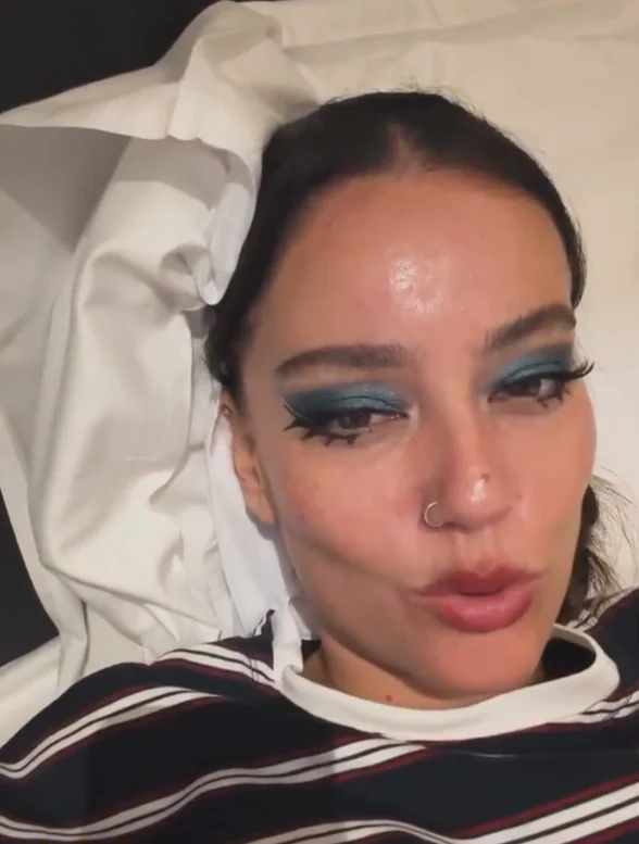 Pelin Akil'in gece yarısı paylaştığı video olay oldu: 'Sarhoş galiba' - Sözcü Gazetesi