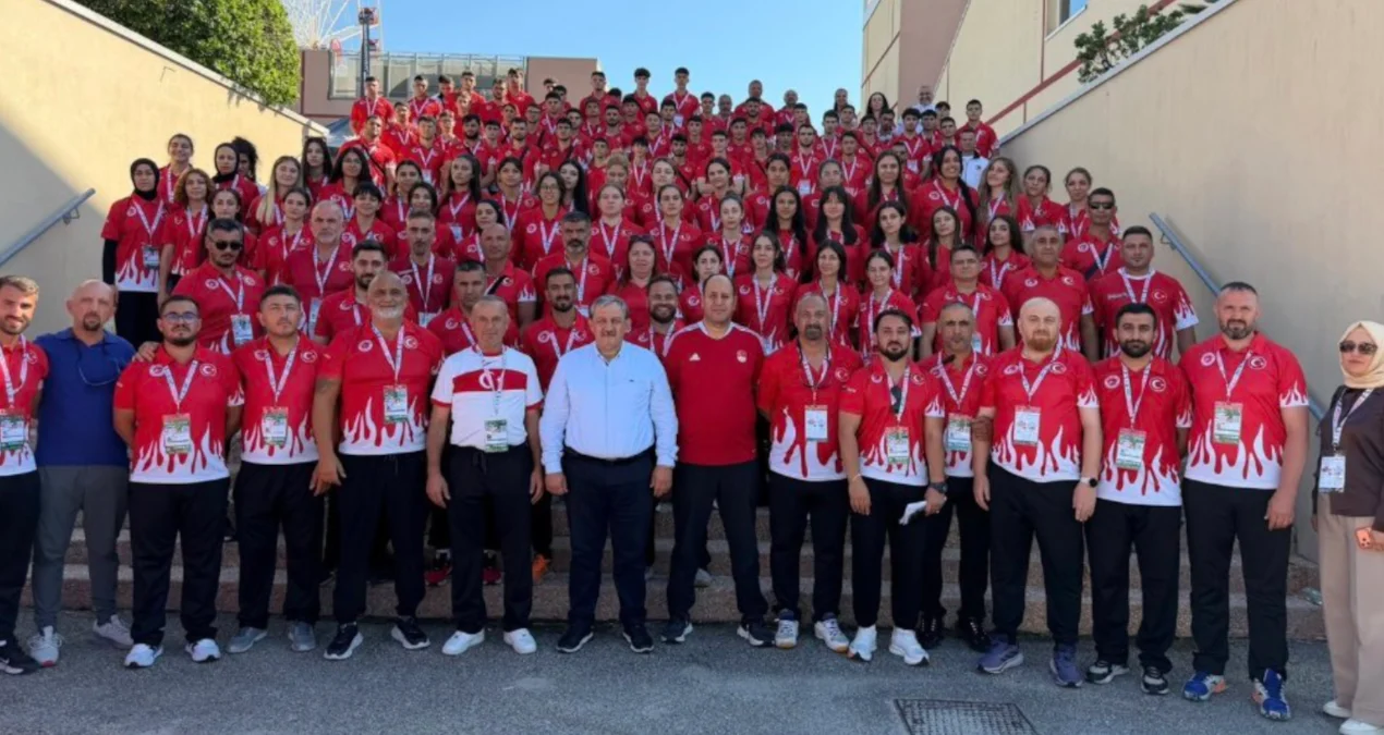 İtalya’daki Gençler Dünya Kick Boks Şampiyonası’nda 42 madalya kazanan milli kick boksçular