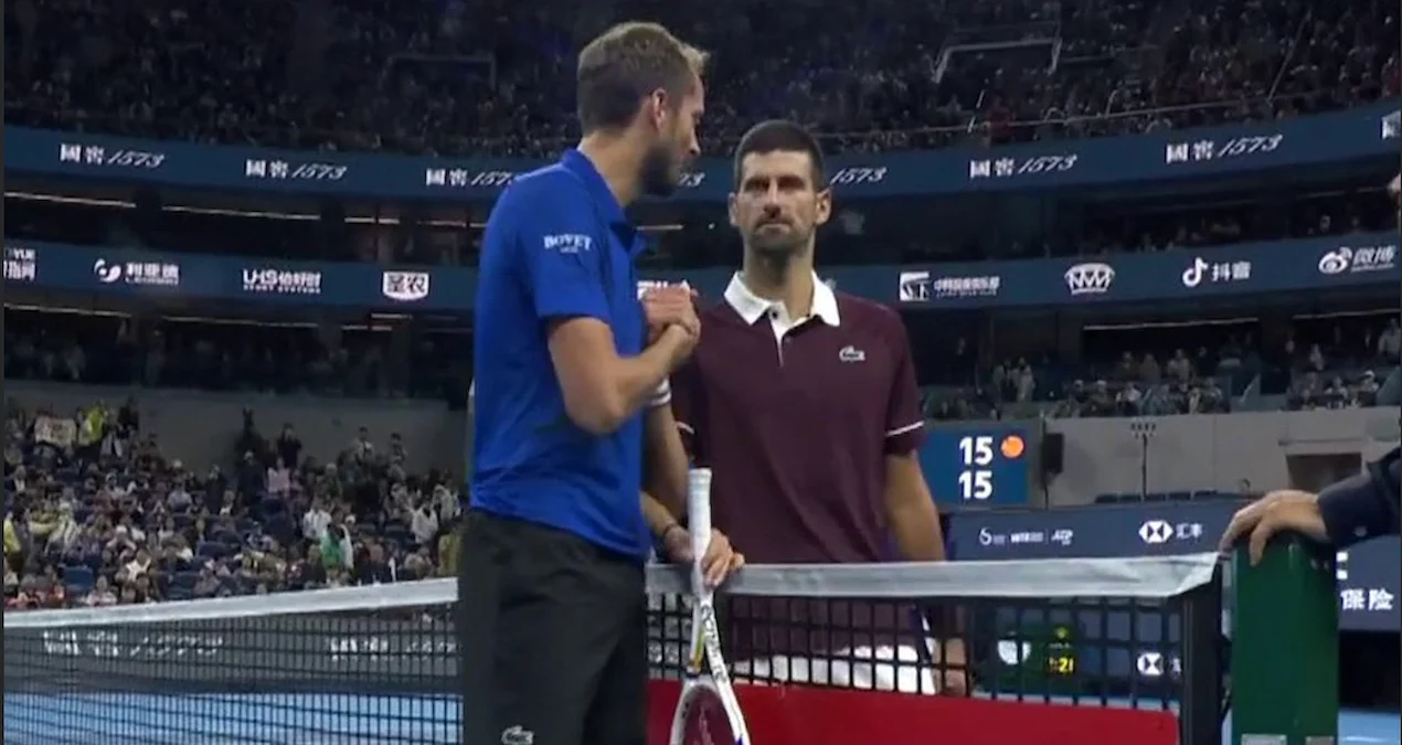 Daniil Medvedev, Çin Açık’ta diskalifiye edildi; seyirciden özür diledi