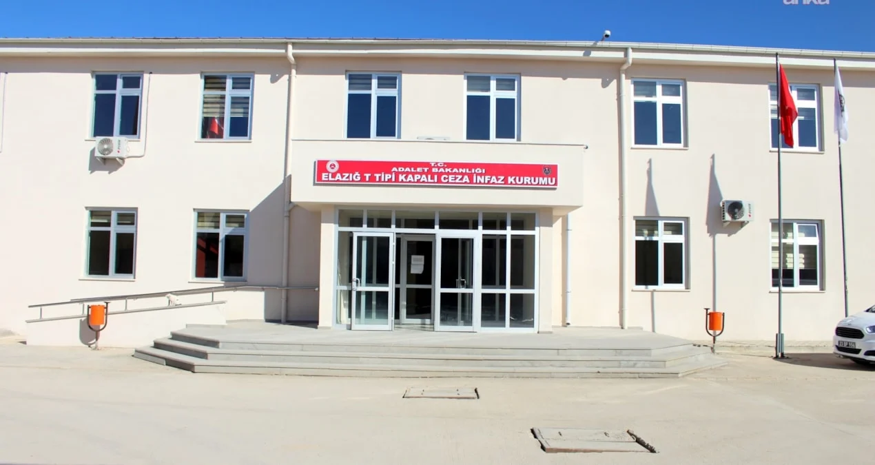 Elazığ T Tipi Ceza İnfaz Kurumu’nda çıkan yangına itfaiye ve sağlık ekipleri müdahale etti.