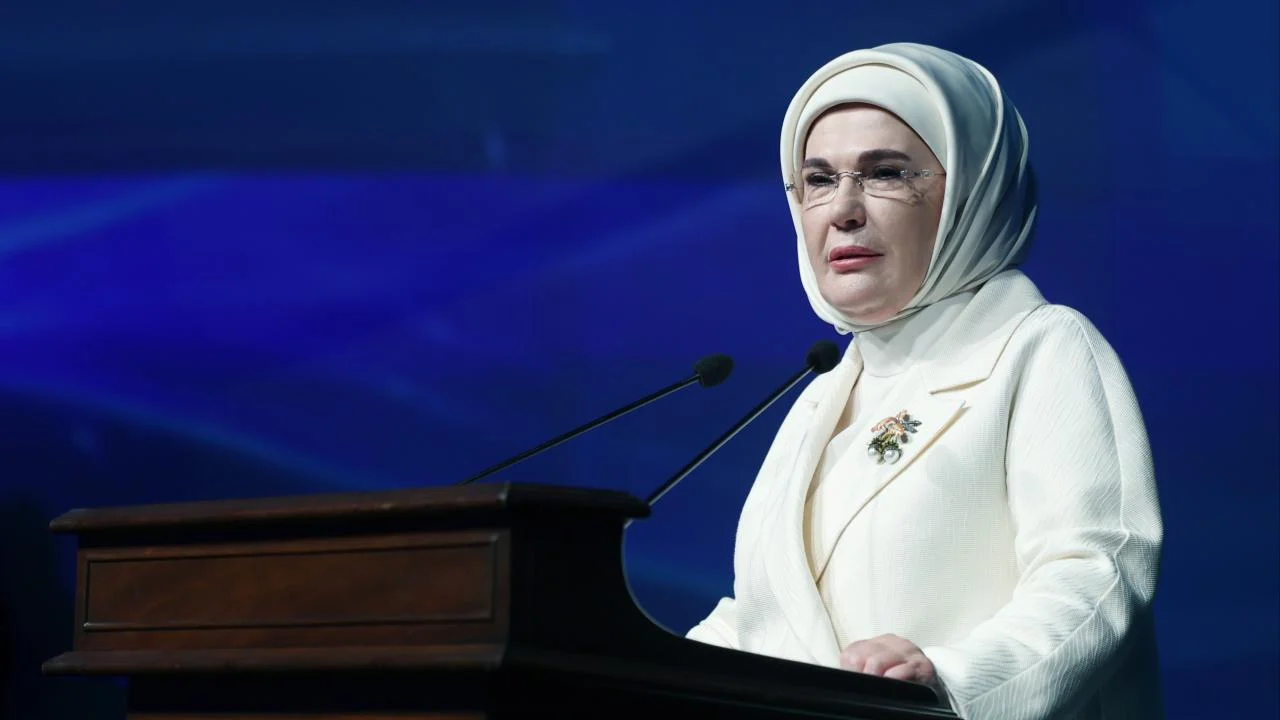 Emine Erdoğan’ın döngüsel ekonomi ve sıfır atık vurgusu yaptığı mesajın öne çıktığı görsel.