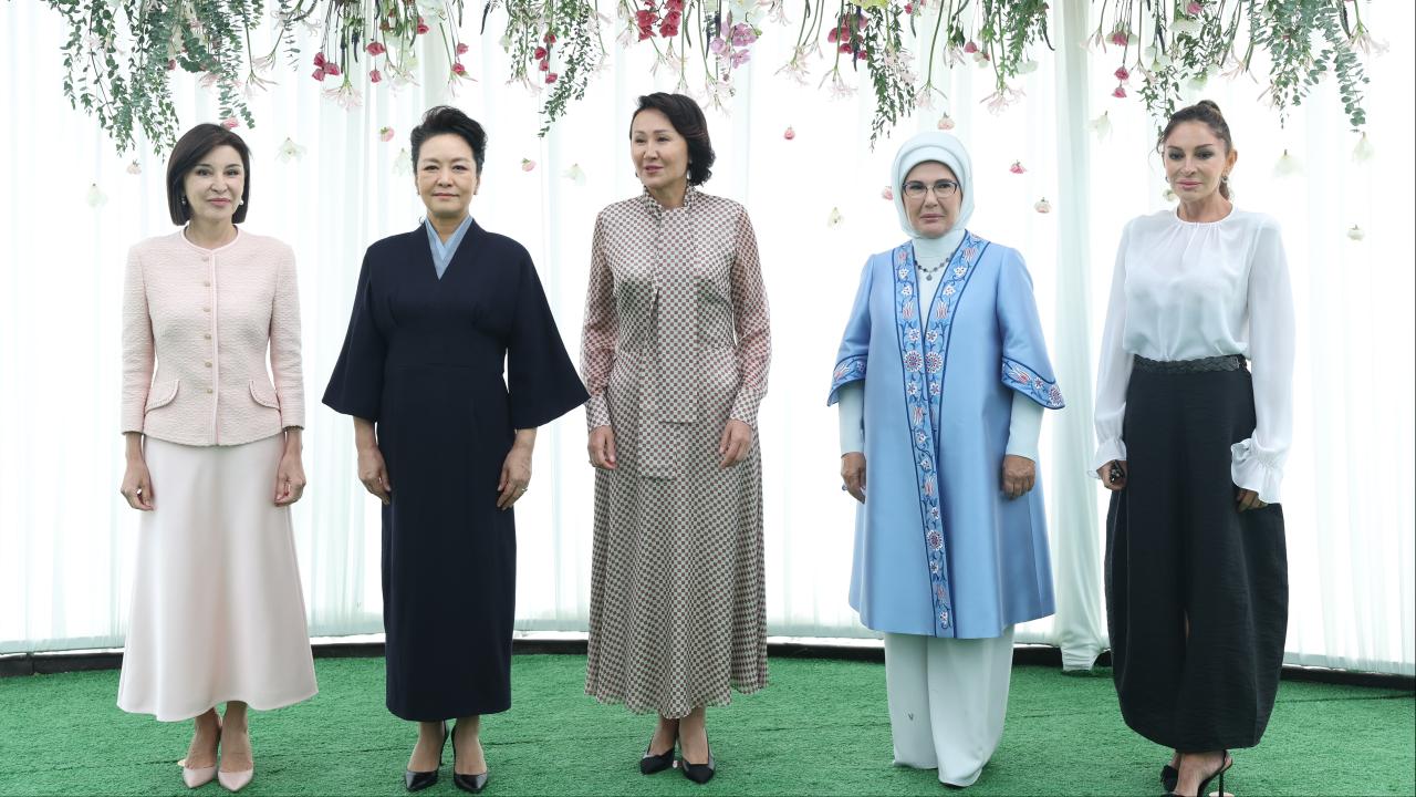 Emine Erdoğan, Kırgızistan’da lider eşleriyle kültürel etkinlikte bulundu