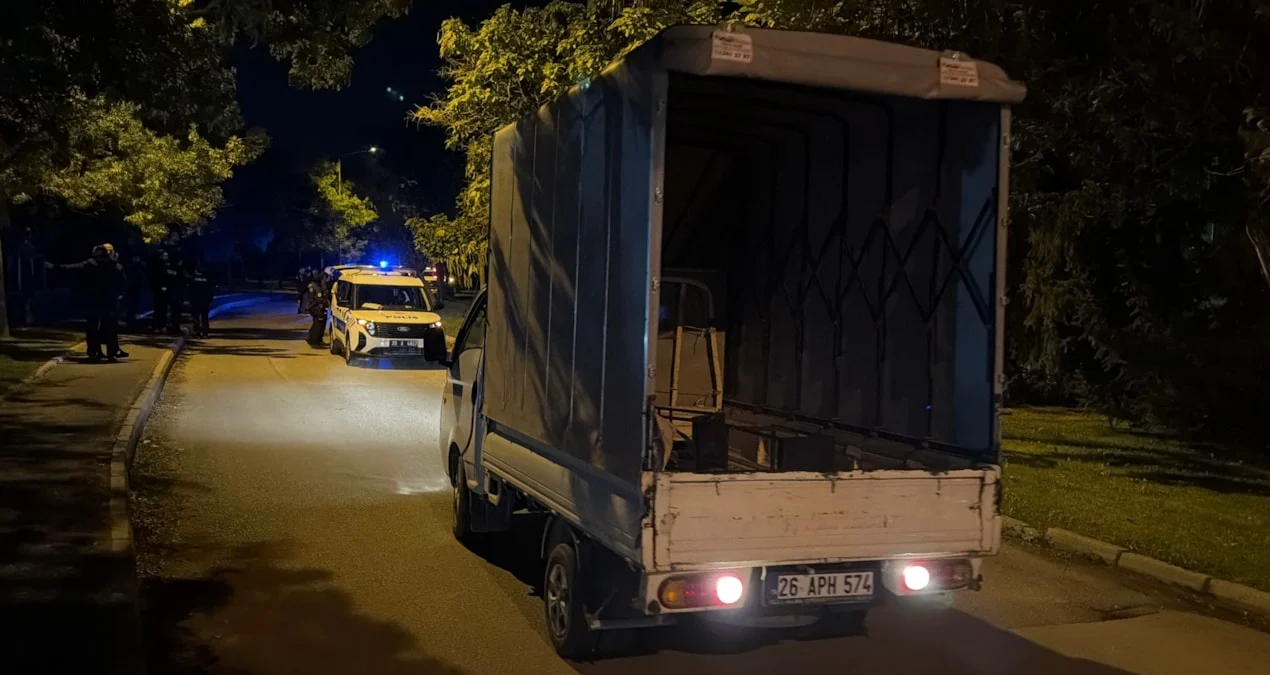 Eşi tarafından zorla tutulduğu araçtan atlayan kalan kadın ağır yaralandı