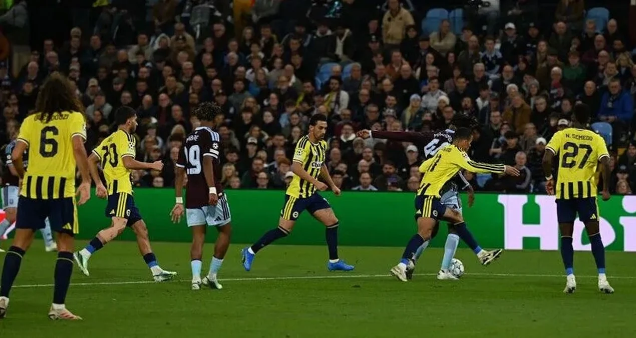 Fenerbahçe'nin tarihi yenilgisinde bir tek o alkış aldı: Taraftar özel olarak çağırdı - www.gundemedair.com
