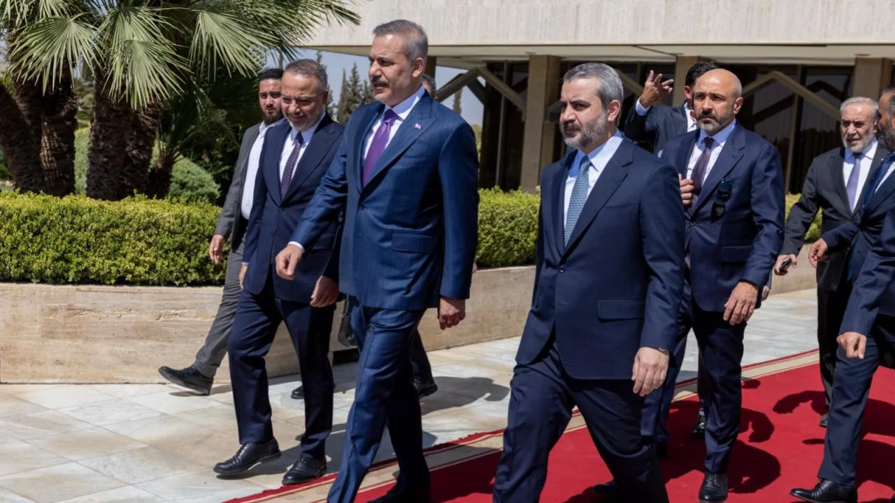 Dışişleri Bakanı Hakan Fidan’ın Şam’da Suriyeli mevkidaşı Esad Hasan Şeybani tarafından karşılanması