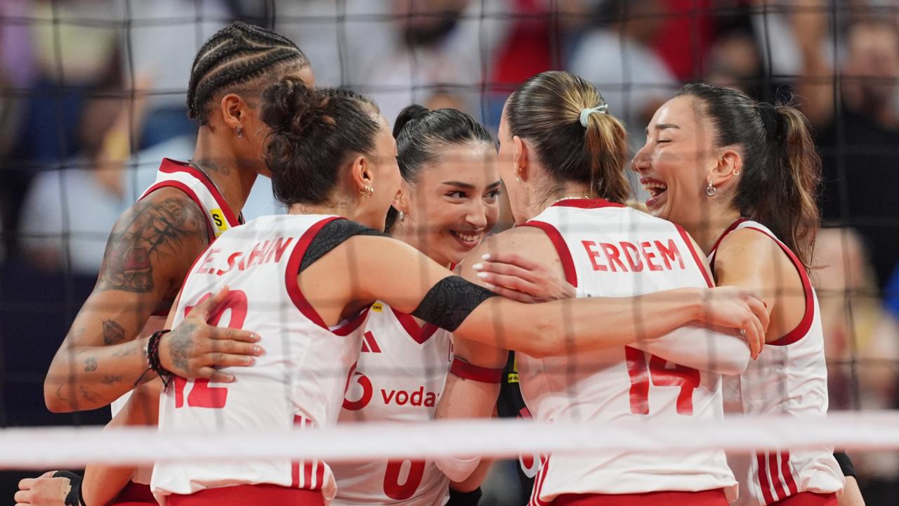 A Milli Kadın Voleybol Takımı, Sırbistan’ı 3-0 yenerek finale yükseldi