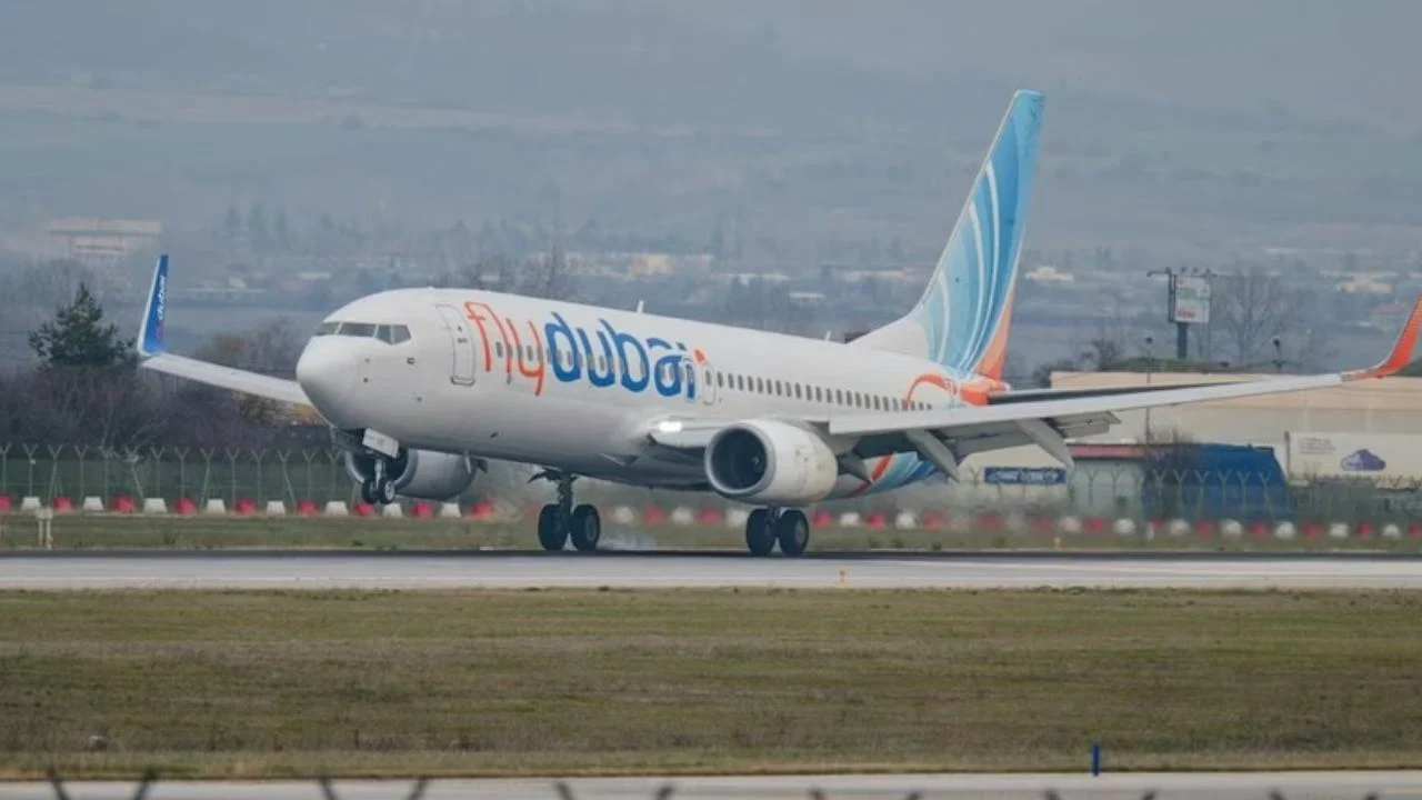 Dubai-Tel Aviv seferindeki uçağın acil durum kodu vermesi sonrası pilotlar arasında kavga