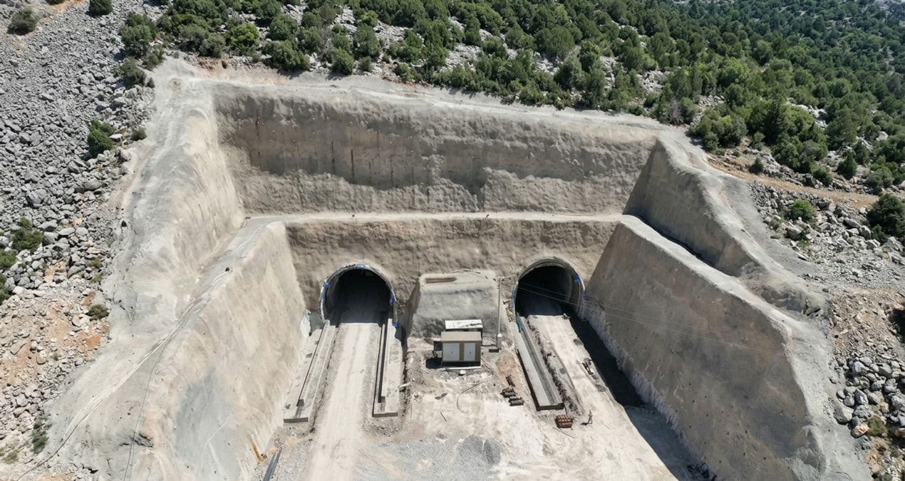 Alacabel Tüneli’nde asfaltlama çalışmaları devam ediyor