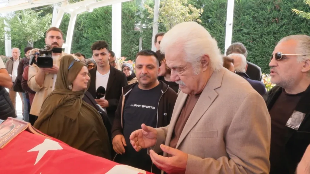 Göksel Arsoy'un cenazesinde efsane oyuncudan sert tepki - Sözcü Gazetesi
