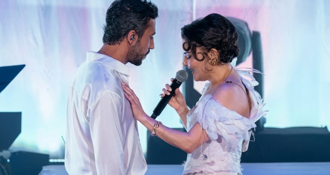 Göksel ve Gazapizm’in birlikte seslendirdiği “Sen Orda Yoksun” konser performansı