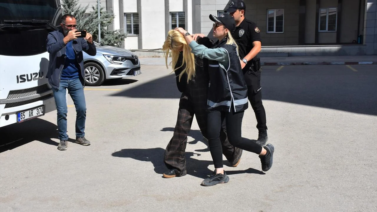 Van’da yürütülen soruşturma kapsamında Mehmet Fatih Tançalan’ın yakınlarının adliyeye sevk edilişi