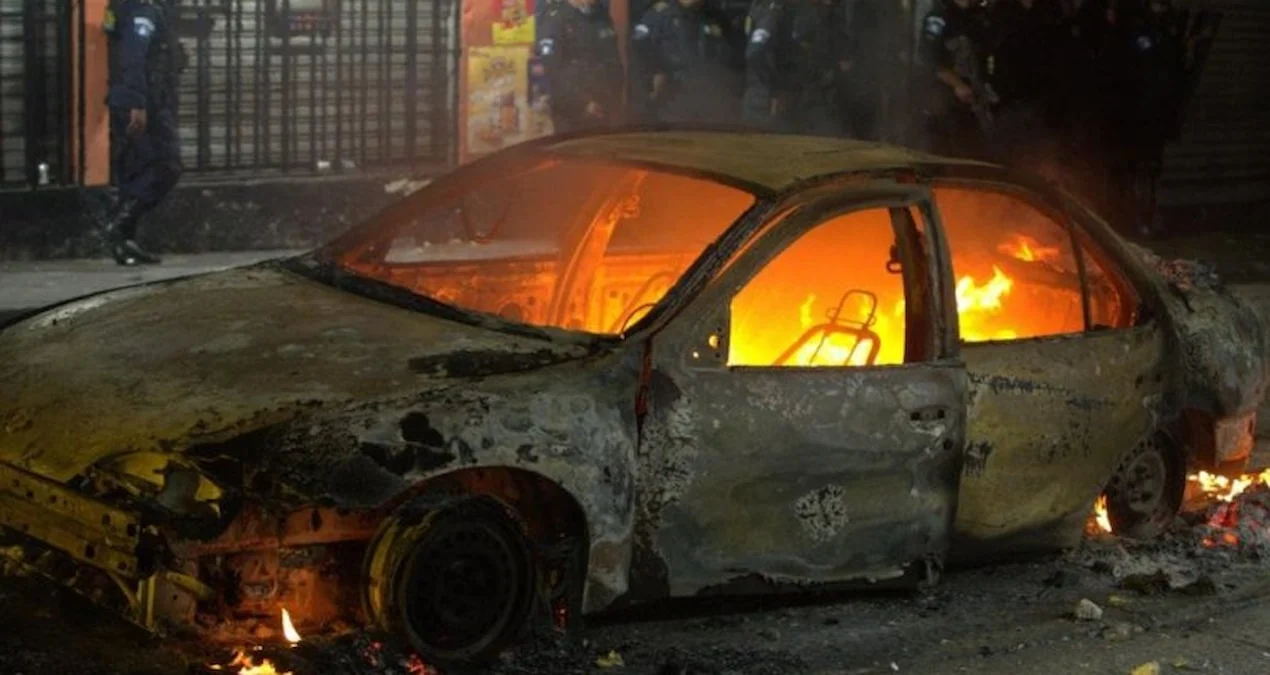 Petrol fiyatları 108'i gördü, dünyanın her yerinde isyanlar başladı