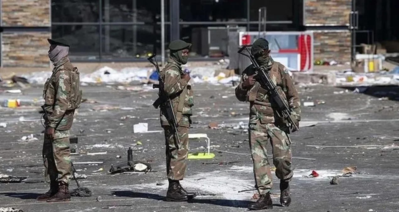 Güney Afrika’da halk ayaklandı, ordu sokağa indi - Sözcü Gazetesi
