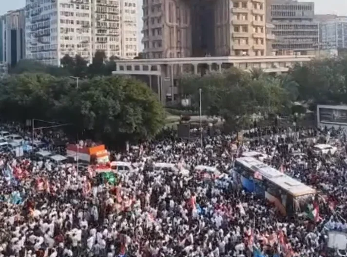 Hindistan'da 'Hamam Böceği' Protestoları: Binlerce Gözaltı ve Siyasi Çalkantılar - www.gundemedair.com