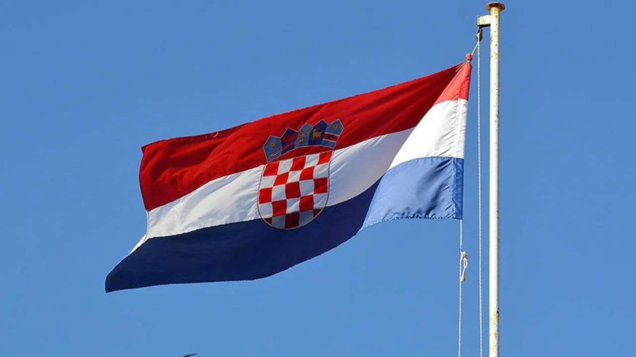 Hırvat Rafale Savaş Uçağı, Malta Yolcu Uçağını Hava Sahası Dışına Eşlik Etti - www.gundemedair.com
