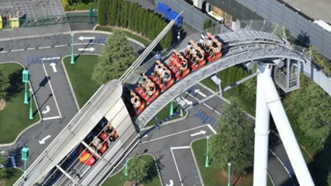 Six Flags Magic Mountain’daki X2 hız treni ile ilgili beyin yaralanması iddiaları ve kapanma bilgisi.