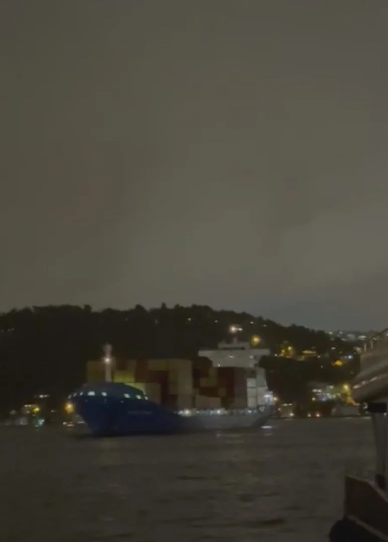 İstanbul Boğazı'nda sürüklenen gemi kurtarıldı - www.gundemedair.com