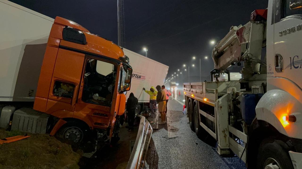 İstanbul’da akşam saatlerinde sağanak yağış kazalara yol açtı