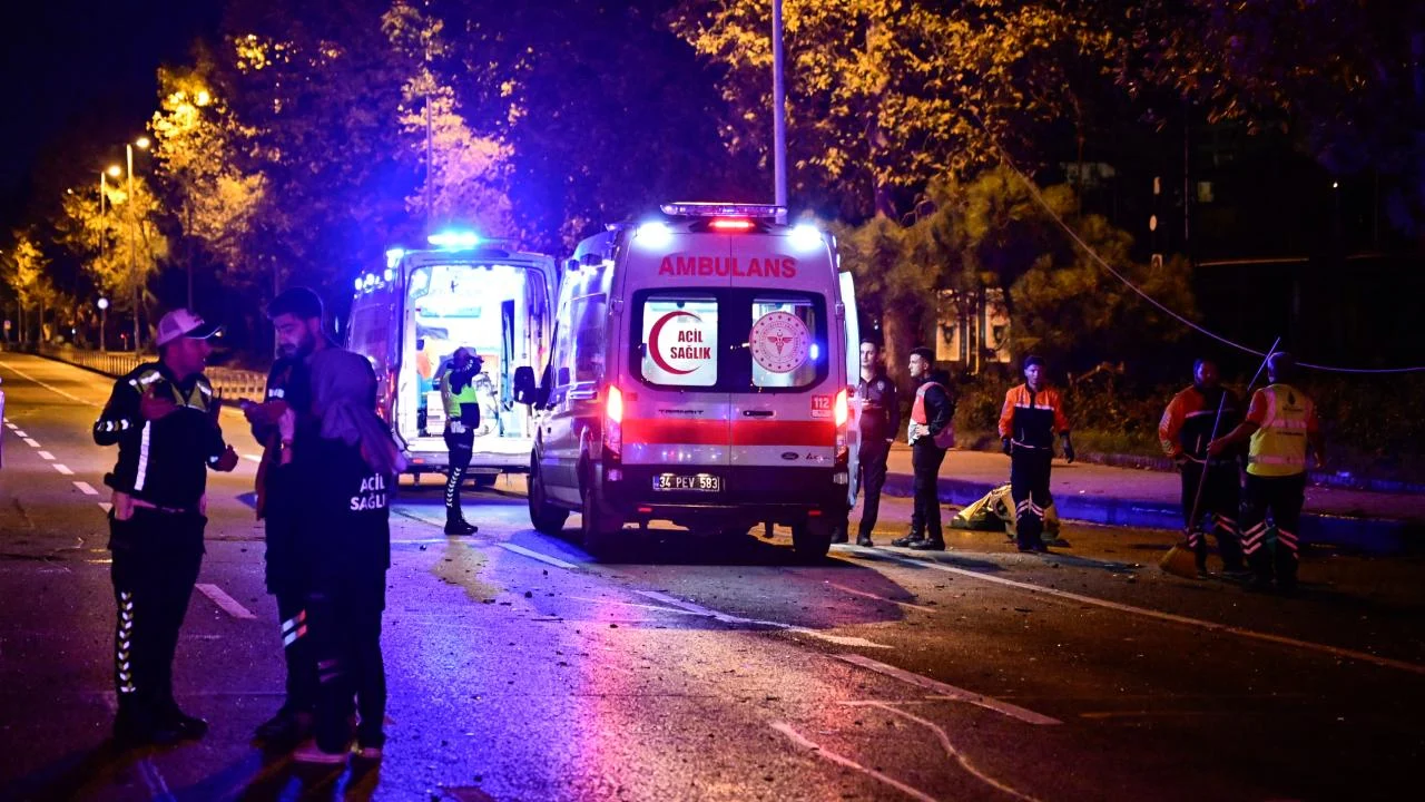 İki otomobil çarpıştı: 9 yaralı