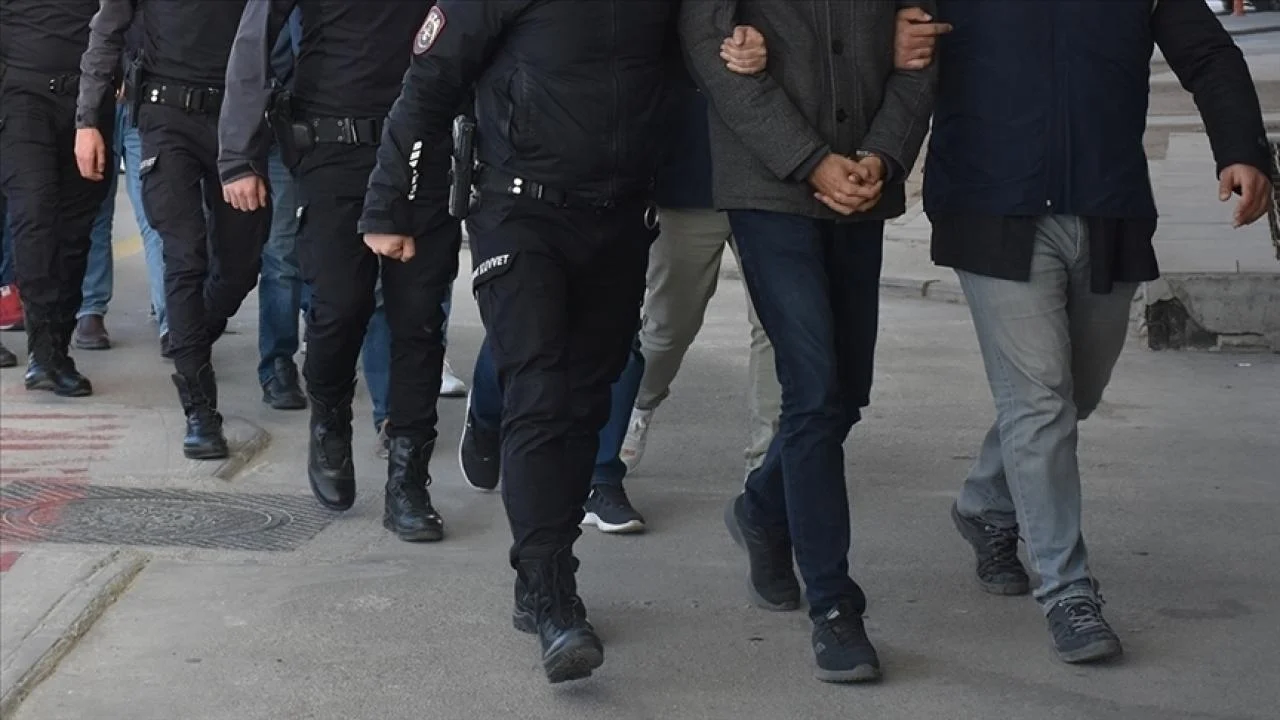 İstanbul'da FETÖ'nün adliye yapılanmasına operasyon: 19 gözaltı - www.gundemedair.com