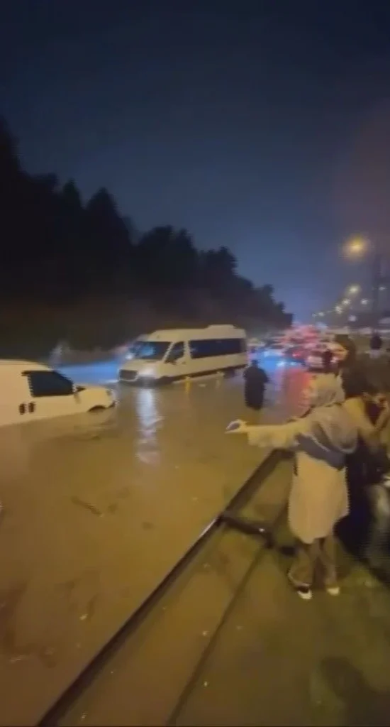 İstanbul'da Sağanak Yağışlar Sel Felaketiye Neden Oldu - www.gundemedair.com