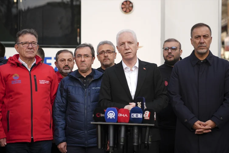 İstanbul'da sele kapılan 5 kişi aranıyor - www.gundemedair.com