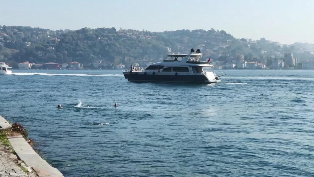 İstanbul'da pastırma yazı sürprizi: Ekim ayında Boğaz'da deniz keyfi! - Sözcü Gazetesi