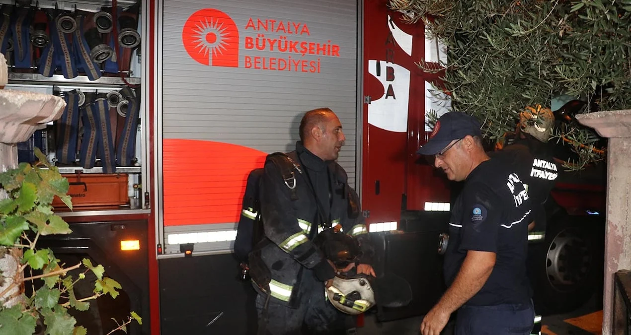 Antalya’da Kayıp Gencin Evinde Yangın Çıktı; Komşular Müdahale Etti