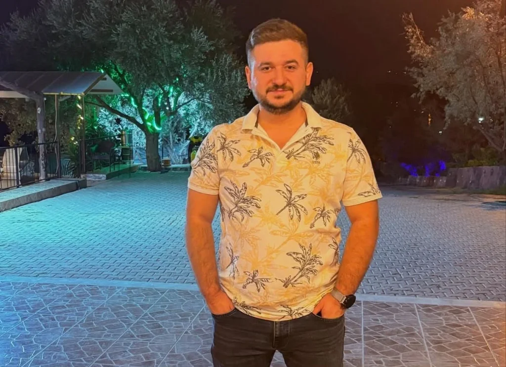 İzmir Buca'da Restoran Sahibi Bıçaklı Kavgada Hayatını Kaybetti, Müşteri Yaralı - www.gundemedair.com
