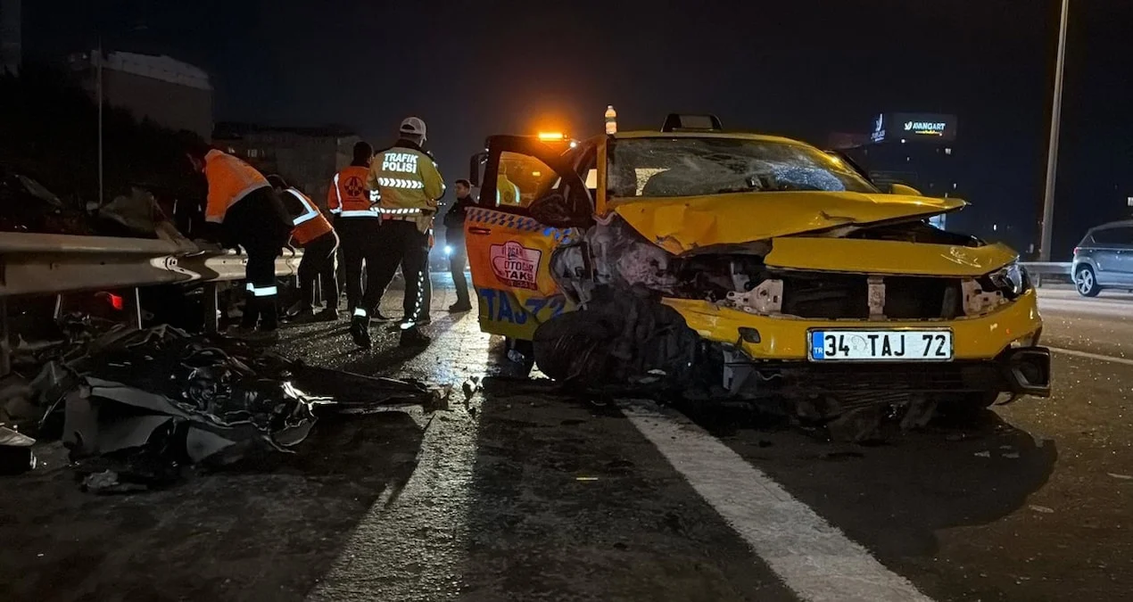 Kağıthane'de otomobil ile taksi çarpıştı: 1 ölü, 2 yaralı - Sözcü Gazetesi
