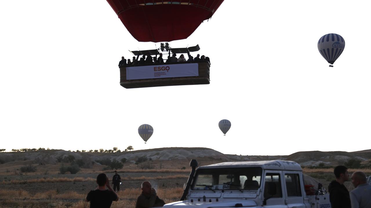 Kapadokya’da rahim ağzı kanseri farkındalığı için balon uçuşu yapıldı
