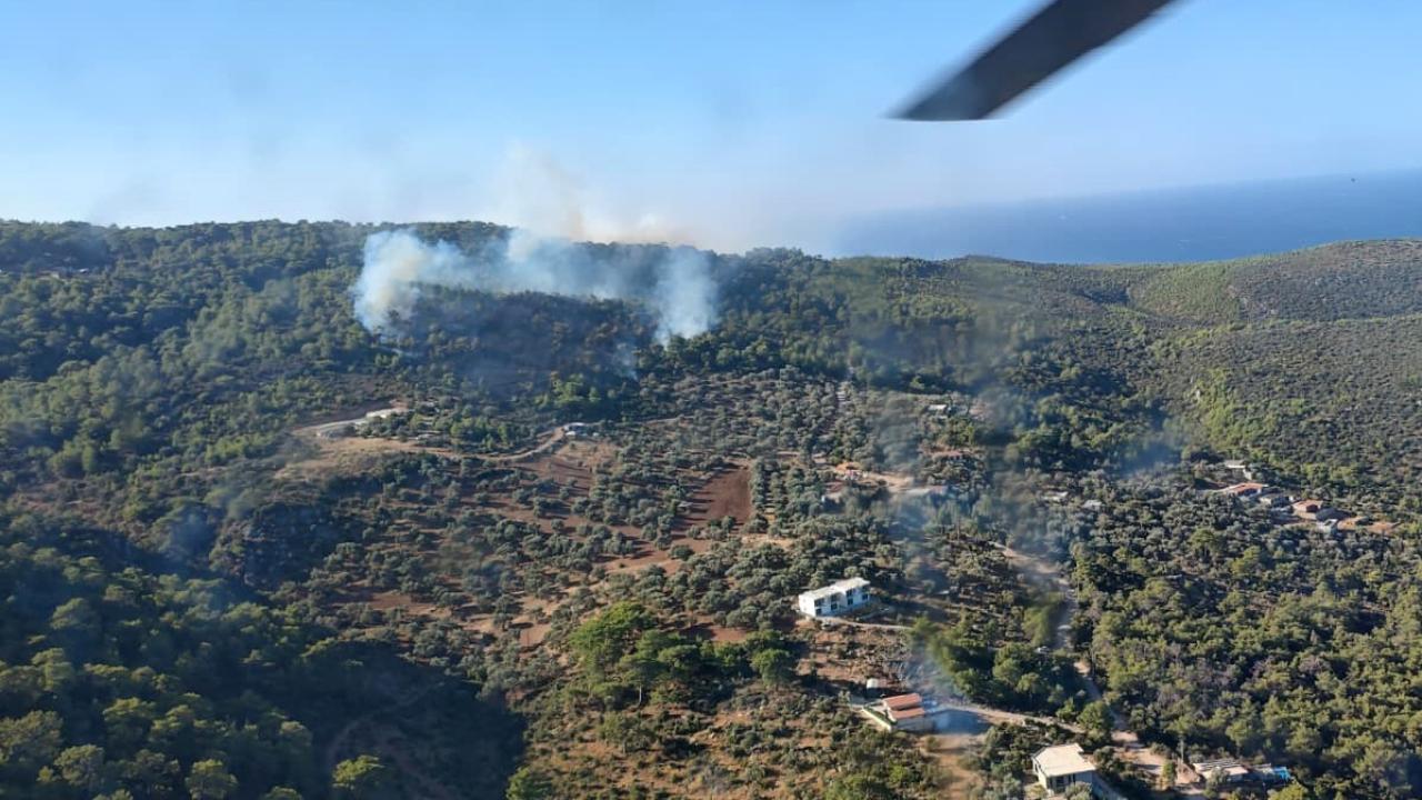 Antalya’nın Kaş ilçesinde ormanlık alanda yangın çıktı