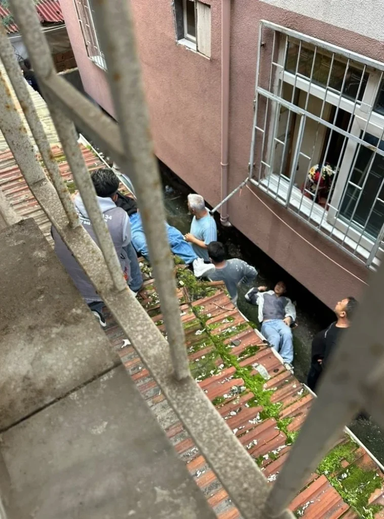 Küçükçekmece’de çarşafla kaçmaya çalışan iki genç kız 3’üncü kattan düştü - www.gundemedair.com