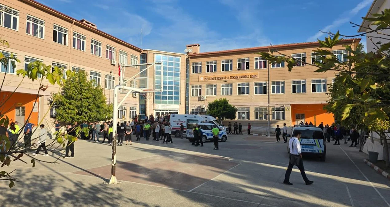 Turgutlu adliye önünde silahlı saldırı soruşturması kapsamında şüphelilerin sevki sırasında alınan güvenlik önlemleri