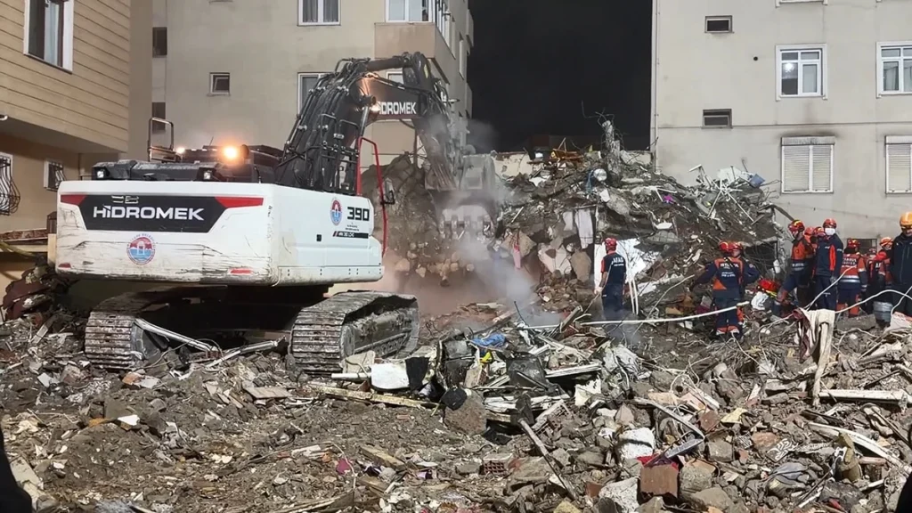İstanbul'da çöken binada ölü sayısı 5'e yükseldi - Sözcü Gazetesi