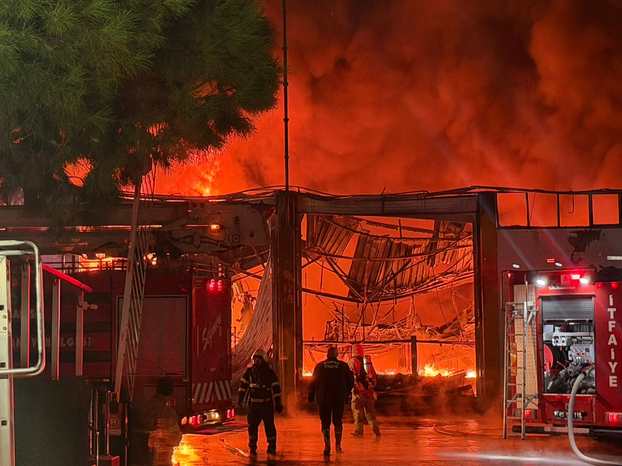 Manisa OSB’de akü fabrikasında yangın çıktı - www.gundemedair.com