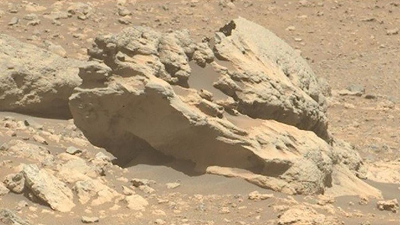 Perseverance uzay aracının SHERLOC enstrümanı ile Mars’taki Bright Angel oluşumundan organik karbon tespitinin temsili