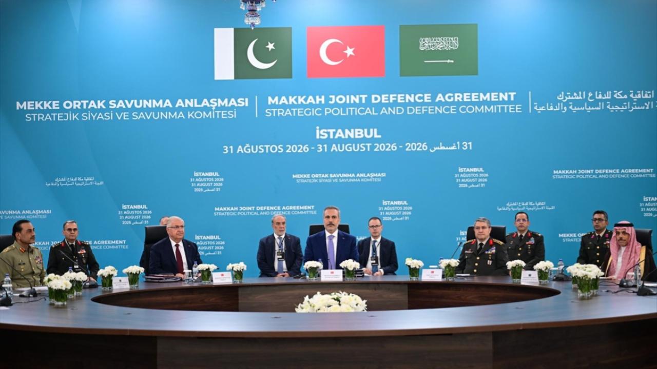 Türkiye, Pakistan ve Suudi Arabistan dışişleri ve savunma bakanları İstanbul’da toplandı