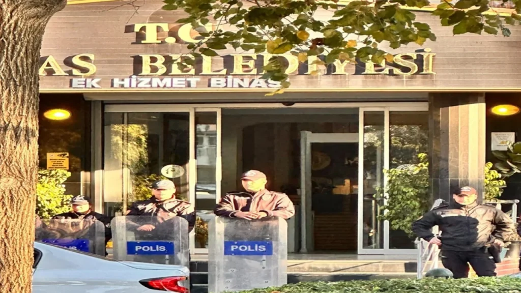 Milas Belediyesi'ne Operasyon: Belediye Başkanı ve 29 Kişi Gözaltına Alındı - www.gundemedair.com