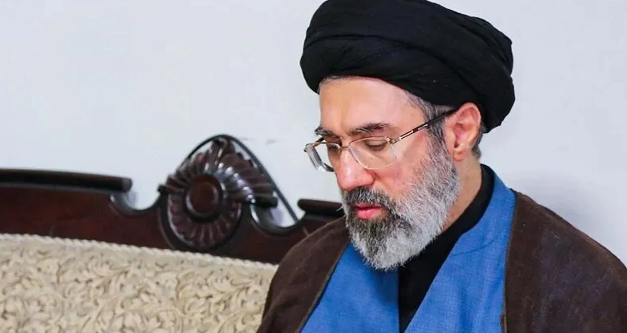 İran lideri Hamaney, hastane saldırısında enkazdan çıkarıldı