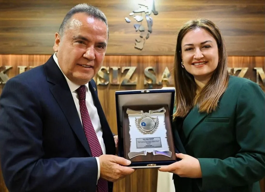 Kulisleri hareketlendiren iddia: Antalya Büyükşehir Belediyesi AKP'ye mi geçiyor? - Sözcü Gazetesi