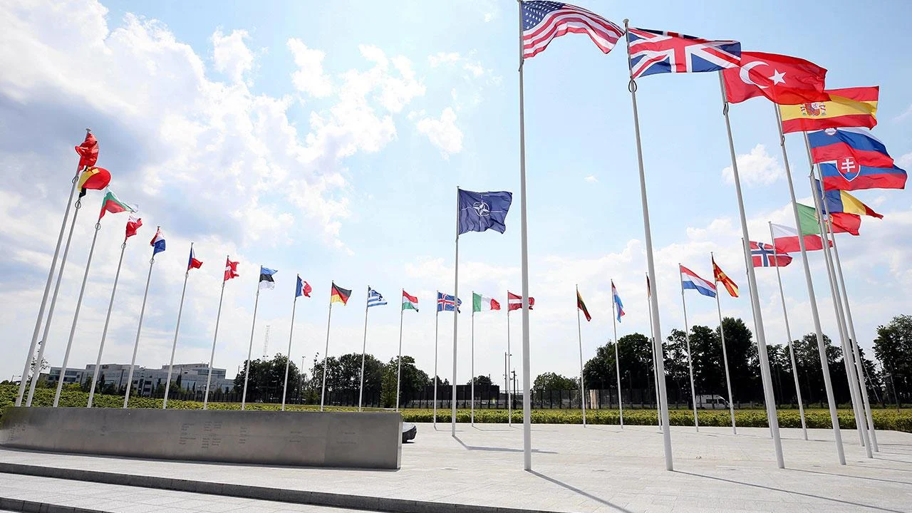 İsviçreli Seçmenler, NATO İş Birliğini Kısıtlayacak Daha Katı Tarafsızlık Kurallarını