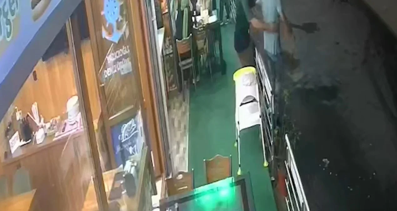 Hopa’da restoran sahibi Heimlich manevrası ile müşteriyi kurtardı