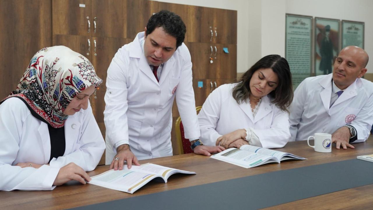 Millî Eğitim Bakanlığı, öğretmenler için önlük standartları kılavuzu hazırladı