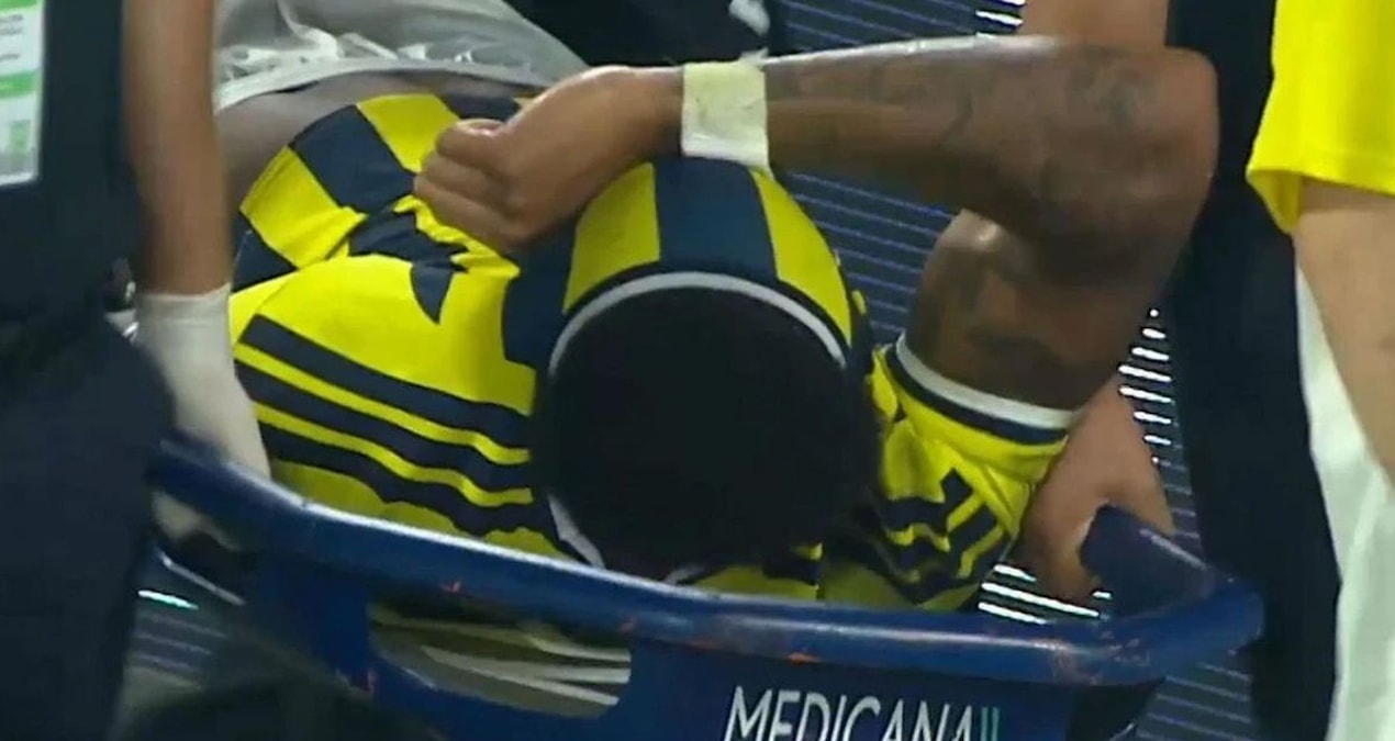 Fenerbahçe’de Sturm Graz maçında sakatlanan Jayden Oosterwolde’nin durumu hakkında açıklama.