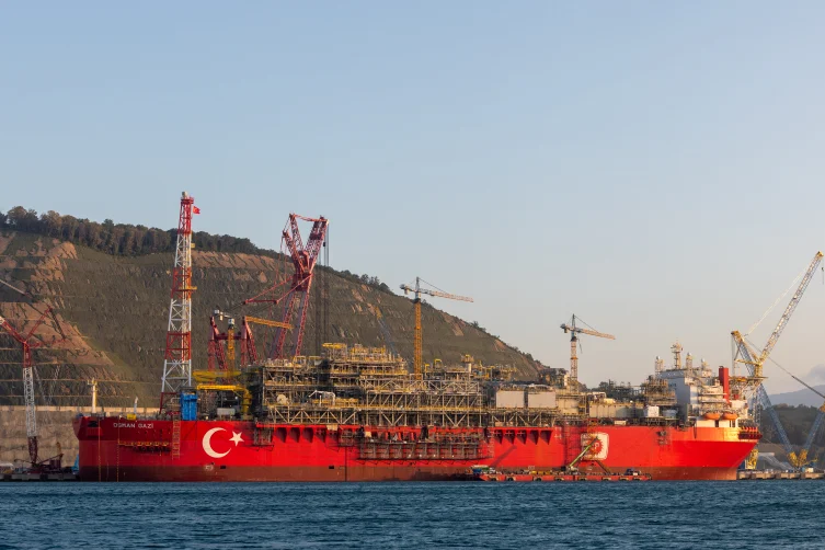 Osman Gazi Yüzer Üretim Platformu, Karadeniz'deki görevine uğurlandı - www.gundemedair.com