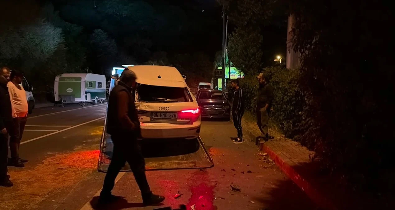Sarıyer’de Kontrolden Çıkan Otomobil, Park Halindeki 6 Araca Çarptı: 3 Yaralı